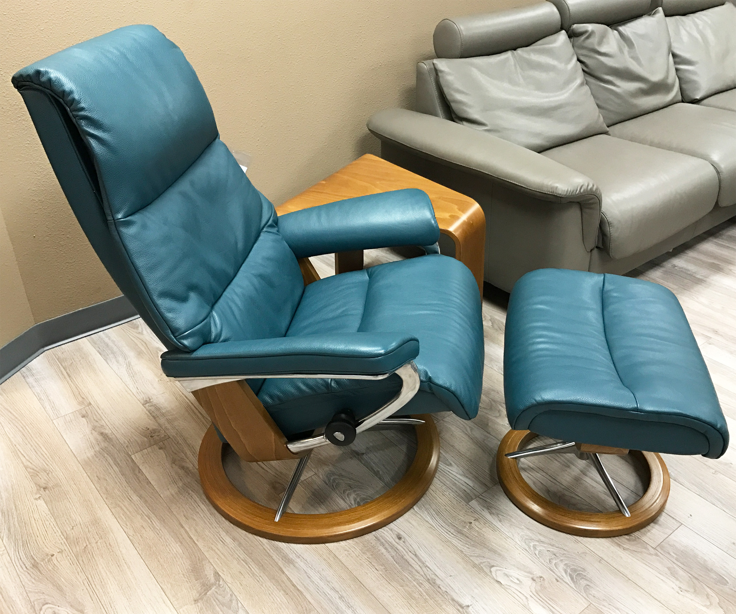 Stressless View Signature Base Medium Cori Petrol By Ekornes