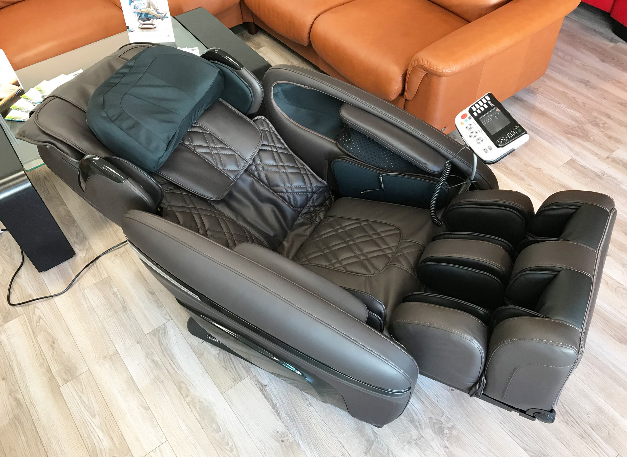 Osaki OS-7200H Pinnacle Hip Stretch Massage Chair